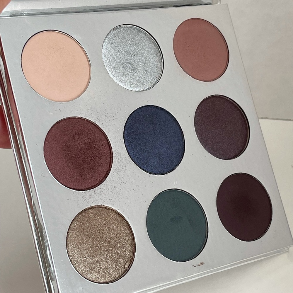 Kylie Cosmetics The 2016 Holiday Pallet 9 Eyeshadows Like New